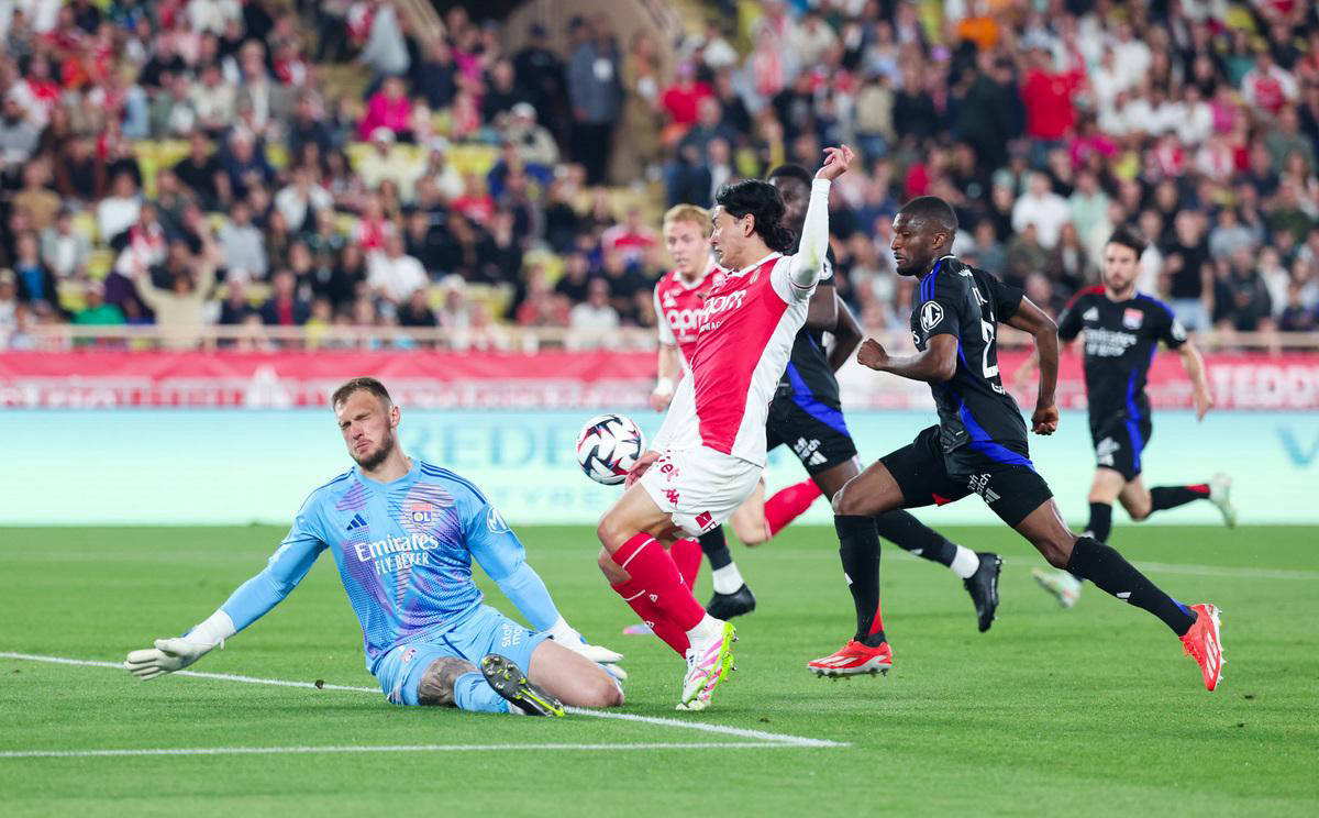 包含集结日巴黎圣日耳曼备战法国杯，篮板制胜细节曝光，媒体盛赞，高层口径保持一致的词条-s15赛程